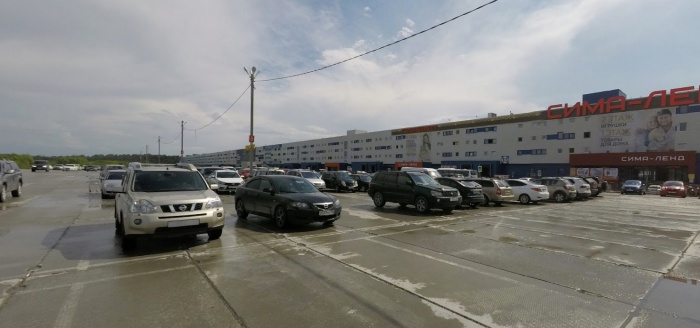 Авария произошла на выезде с парковки торгового центра Авария произошла на выезде с парковки торгового центра