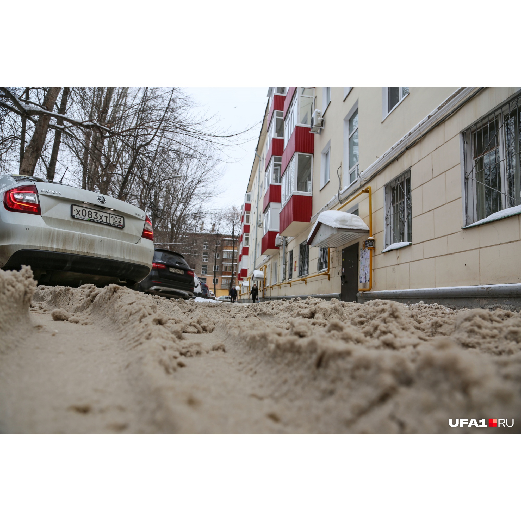 Уфа последние. Снежная каша под ногами в Мурманске. Уфа после снегопада фото.