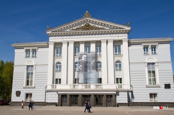 Худрук Театра оперы и балета Теодор Курентзис покинул Пермь на прошлой неделе, теперь активно ищут нового дирижера Худрук Театра оперы и балета Теодор Курентзис покинул Пермь на прошлой неделе, теперь активно ищут нового дирижера