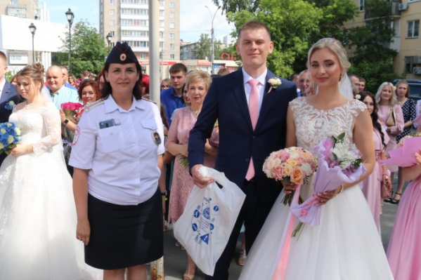 Акцию провели ко Дню семьи, любви и верности Акцию провели ко Дню семьи, любви и верности