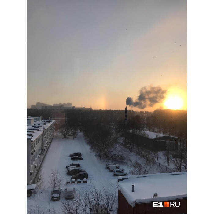 Мороз — это красиво! Екатеринбуржцы сделали десятки фотографий солнечного гало