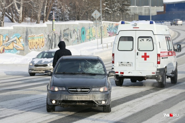 После наезда помощь врачей потребовалась пожилому пешеходу После наезда помощь врачей потребовалась пожилому пешеходу
