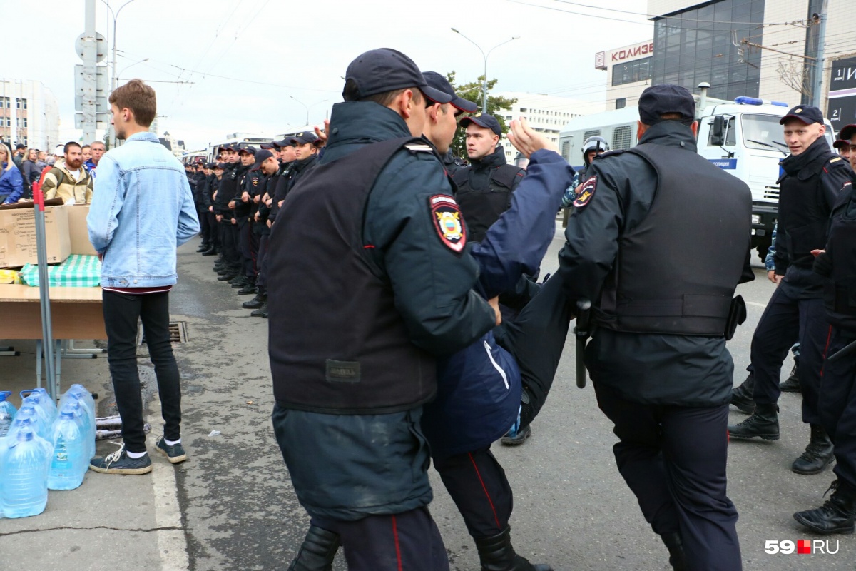 Ночь в полиции, травмы при задержании. Как в Перми прошла акция против пенсионной реформы