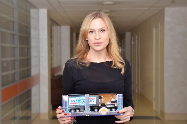 В акции поучаствовали 35 человек, работающих в клинике Мешалкина. На фото — начальник отдела материально-технического отдела Дарья Сандер В акции поучаствовали 35 человек, работающих в клинике Мешалкина. На фото — начальник отдела материально-технического отдела Дарья Сандер