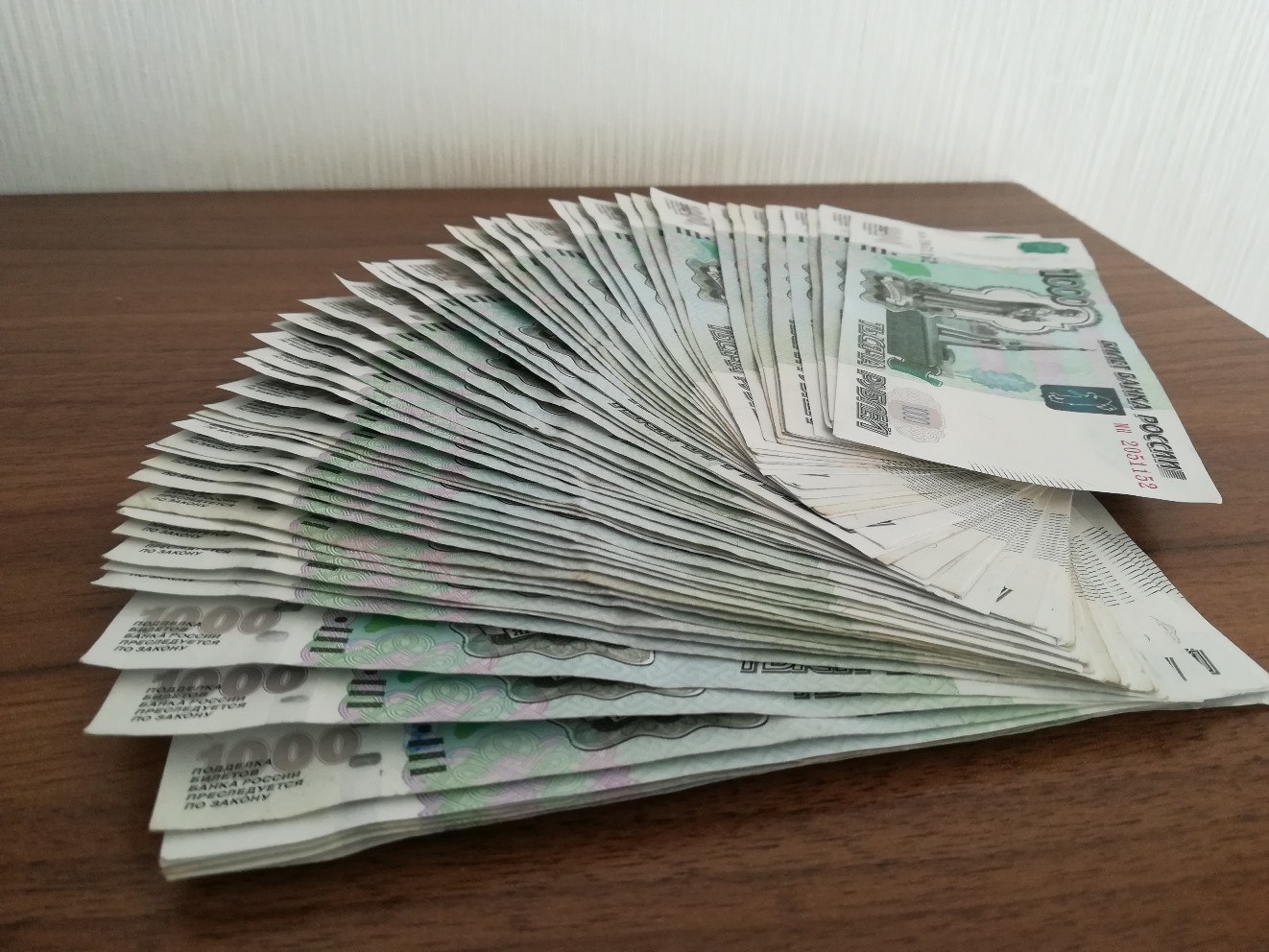 70 Тысяч рублей на столе