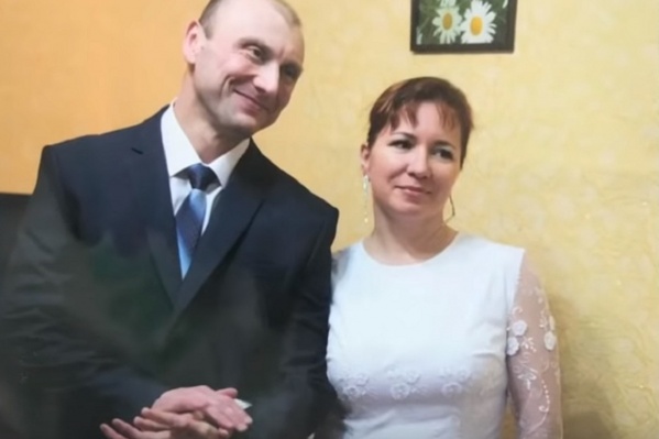 Виктория познакомилась с киллером Олегом по переписке и вышла за него замуж Виктория познакомилась с киллером Олегом по переписке и вышла за него замуж