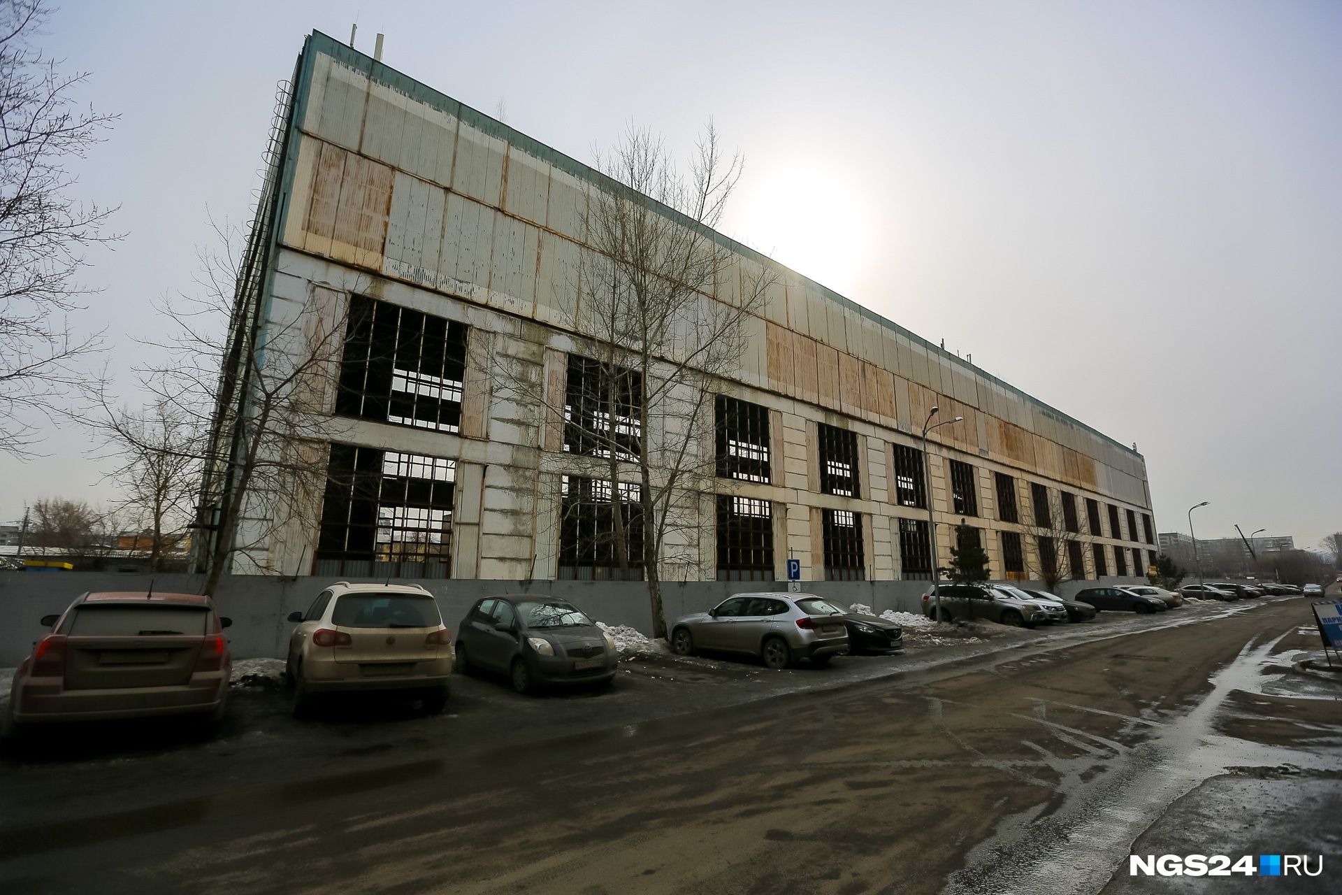 Ангар скоро превратится в жилой дом Ангар скоро превратится в жилой дом 