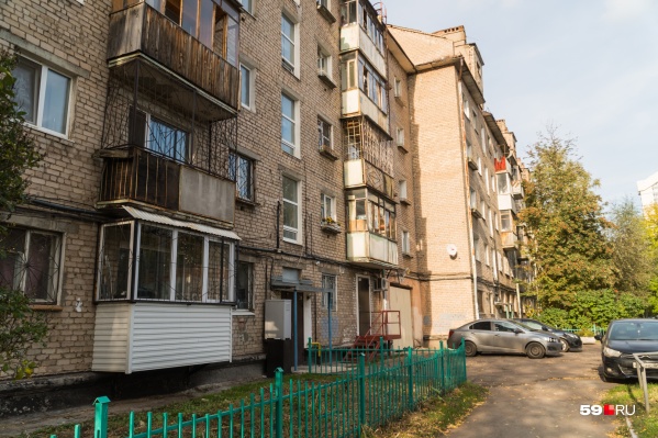 По проекту этого дома не должно быть По проекту этого дома не должно быть