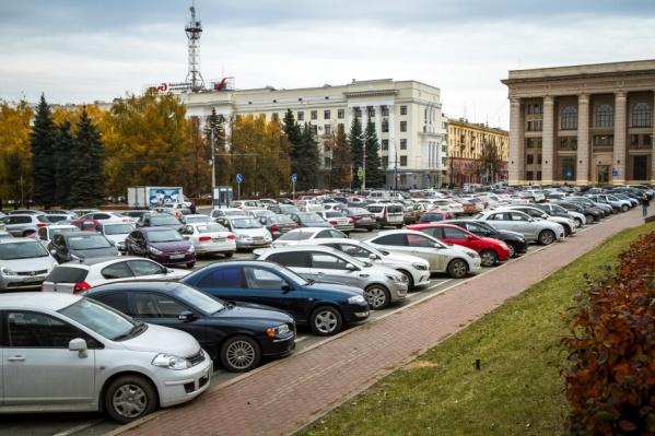 В центре Челябинска планируют создать восемь тысяч платных парковочных мест В центре Челябинска планируют создать восемь тысяч платных парковочных мест
