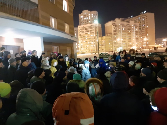Люди недовольны тем, что им запрещают бесплатно ставить машины Люди недовольны тем, что им запрещают бесплатно ставить машины