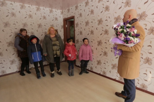 Квартира стала приятным сюрпризом для матери шестерых детей Квартира стала приятным сюрпризом для матери шестерых детей