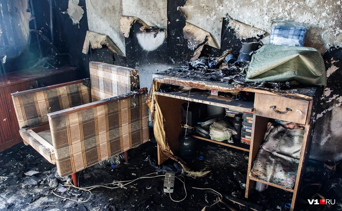 «Мать выскочила из горящей квартиры без ребенка»: двухлетняя девочка погибла на пожаре в Камышине