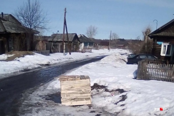Местный житель закрыл и не выпускал сожительницу 11 дней, чтобы она не рассказала о случившемся участковому Местный житель закрыл и не выпускал сожительницу 11 дней, чтобы она не рассказала о случившемся участковому 