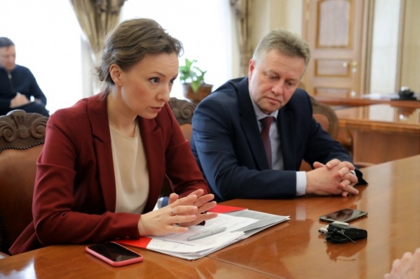 Анна Кузнецова приехала в Курганскую область, чтобы разобраться в причинах ЧП в шадринской школе Анна Кузнецова приехала в Курганскую область, чтобы разобраться в причинах ЧП в шадринской школе