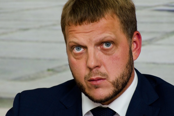 Евгений Пономарёв раньше работал главой администрации Ленинского района, руководил Государственной жилищной инспекцией Новосибирской области, а последнее время — в сфере ЖКХ в Самаре Евгений Пономарёв раньше работал главой администрации Ленинского района, руководил Государственной жилищной инспекцией Новосибирской области, а последнее время — в сфере ЖКХ в Самаре