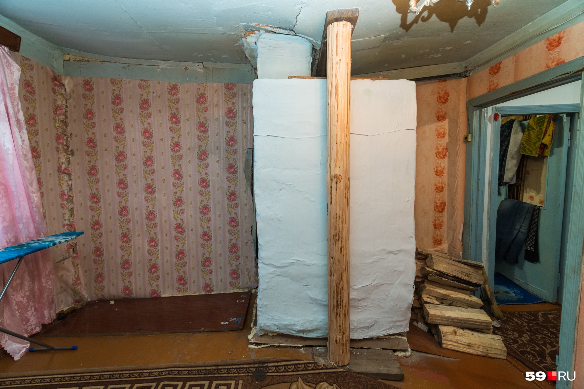 Чтобы дом не рухнул, Николай Смоглюк поставил в нем подпорки Чтобы дом не рухнул, Николай Смоглюк поставил в нем подпорки