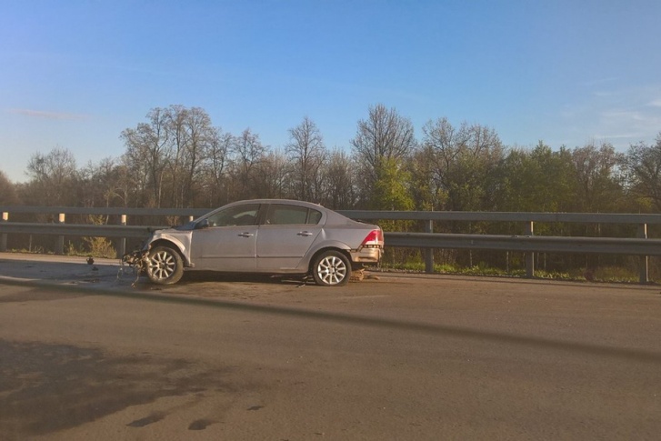 Кто спровоцировал аварию, устанавливают дорожные полицейские, которые работают на месте ЧП Кто спровоцировал аварию, устанавливают дорожные полицейские, которые работают на месте ЧП