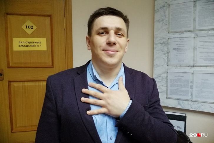 Услышав дату следующего заседания — 3 сентября, Боровиков пошутил, что «включит Шуфутинского, перевернёт календарь и пойдёт на суд»
