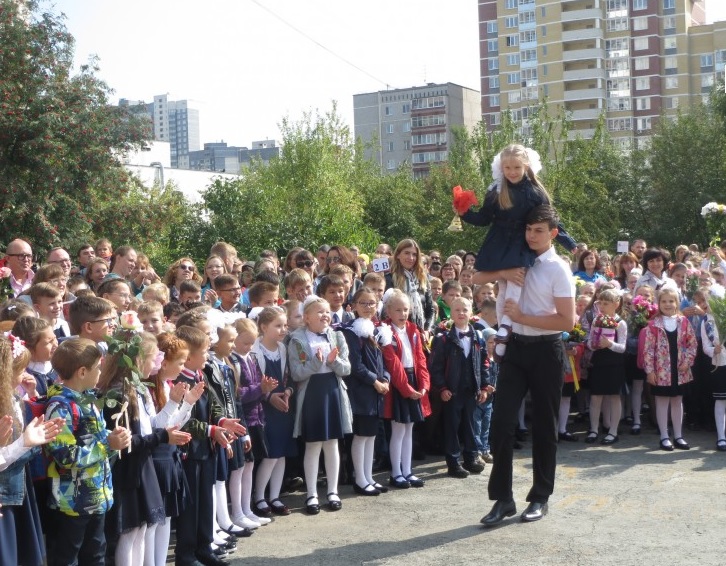 1 сентября в 181-й школе: в этом году на линейке будет людно 1 сентября в 181-й школе: в этом году на линейке будет людно 