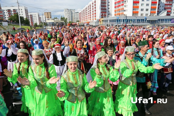 Башкирские костюмы понравились и немцам Башкирские костюмы понравились и немцам
