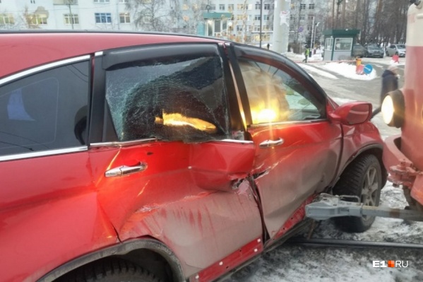 В Екатеринбурге все чаще стали происходить ДТП с участием трамваев В Екатеринбурге все чаще стали происходить ДТП с участием трамваев