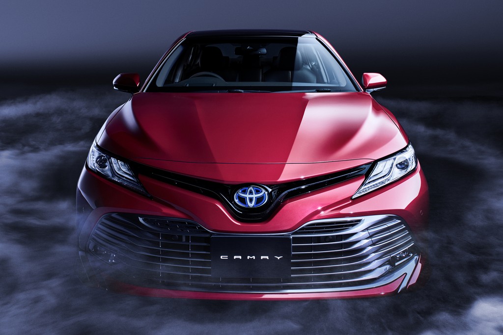 Новая Toyota Camry стоит от 1,399 млн рублей