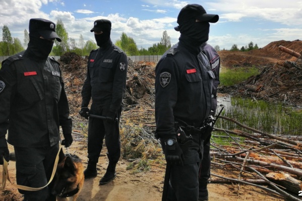 По словам экс-чоповца, балаклавы охранники носят, чтобы не волновались родители По словам экс-чоповца, балаклавы охранники носят, чтобы не волновались родители