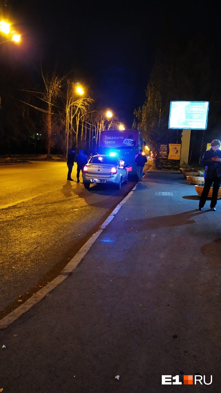 Обоих участников драки увезли в дежурную часть Обоих участников драки увезли в дежурную часть