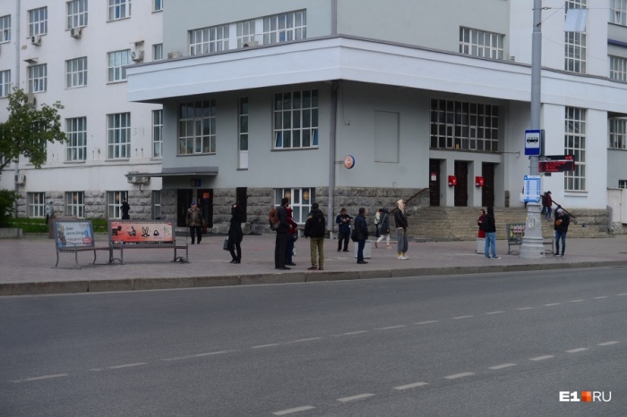 На месте стеклянных остановочных комплексов появятся современные медийные остановки На месте стеклянных остановочных комплексов появятся современные медийные остановки