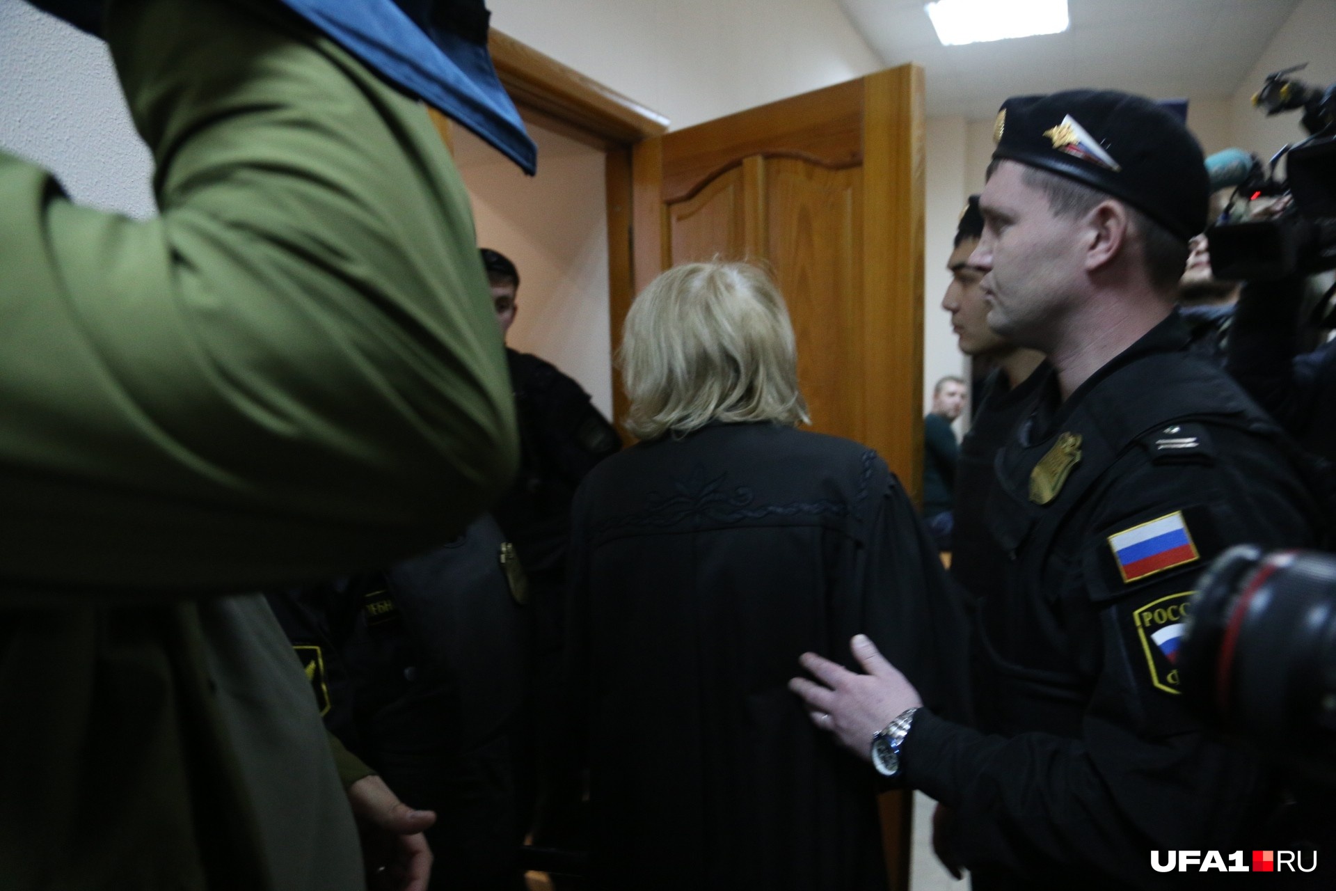 Судебные приставы сопровождали судью Судебные приставы сопровождали судью