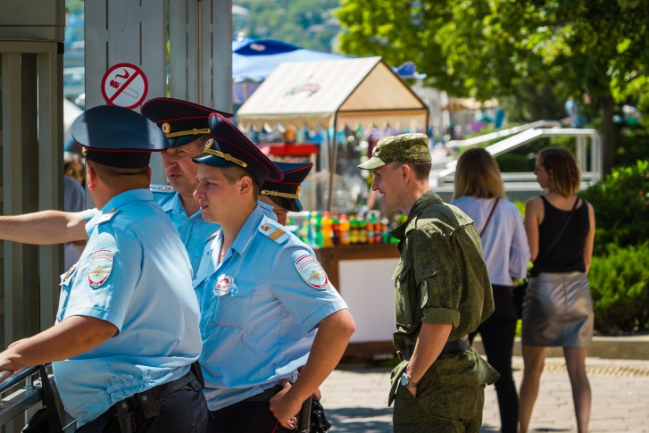В Ростове наркоман взял женщину в заложницы и угрожал ее убить