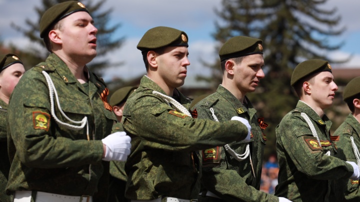 Двадцать самых эффектных фото парада Победы в Красноярске