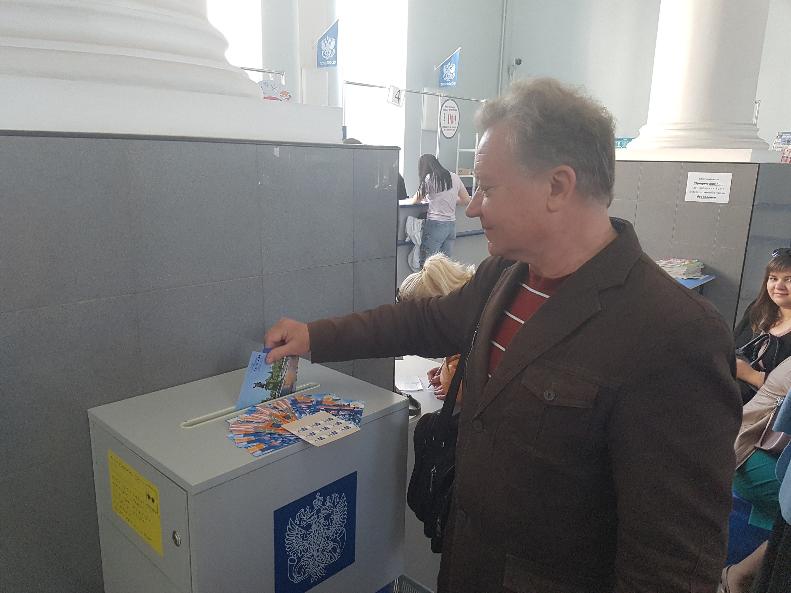 Сергей Усачев пришел поучаствовать в акции по настоянию дочери, которая работает в Германии Сергей Усачев пришел поучаствовать в акции по настоянию дочери, которая работает в Германии