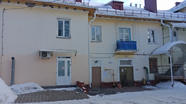 В квартире дома на Красном Пути после ремонта крыши обвалился потолок