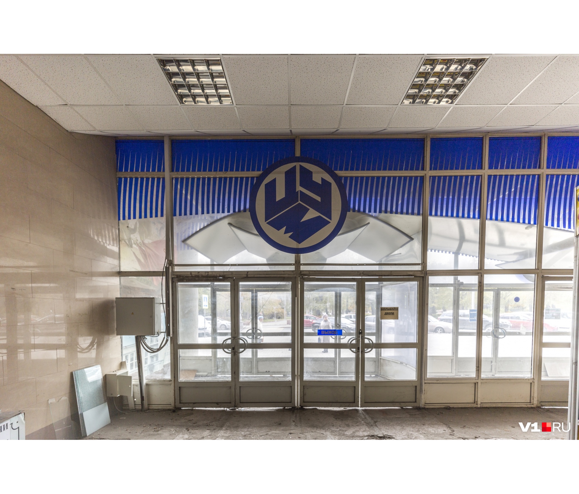 В фойе ЦУМа практически ничего не напоминает о днях былой популярности В фойе ЦУМа практически ничего не напоминает о днях былой популярности