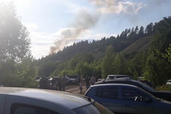 Дым поднимался в небо в районе второго КПП Дым поднимался в небо в районе второго КПП