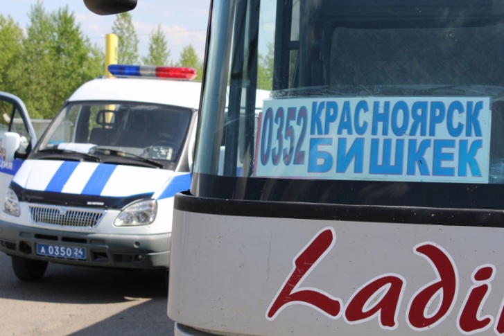 Автобус остановили на Северном шоссе Автобус остановили на Северном шоссе