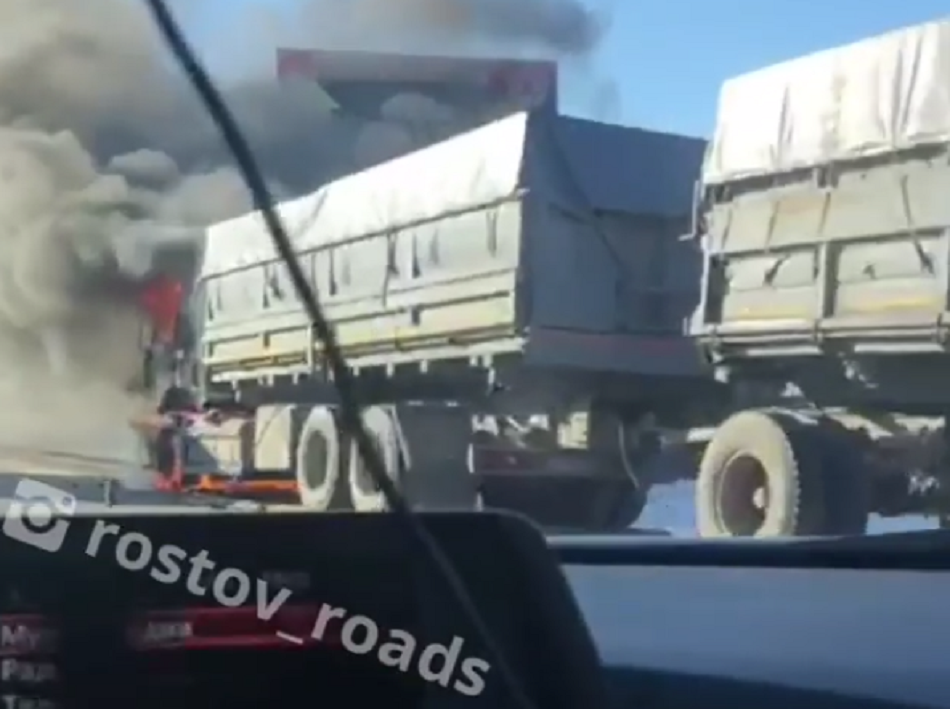 На трассе М-4 «Дон» под Новочеркасском дотла сгорела фура