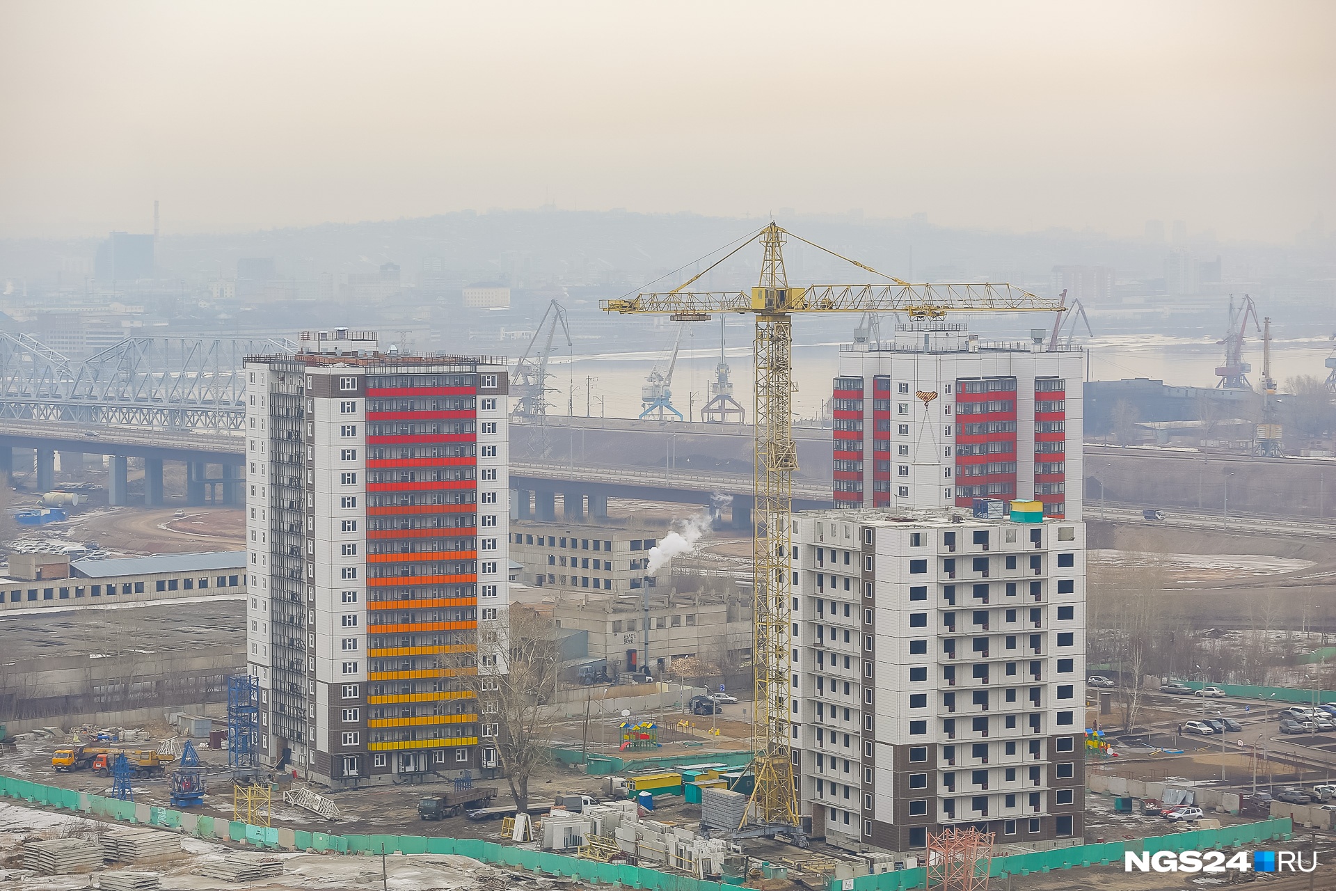 Район 4-го моста риелторы называют очень перспективным из-за экологии. На фото — дома компании «Культбытстрой» в микрорайоне «Тихие зори» Район 4-го моста риелторы называют очень перспективным из-за экологии. На фото — дома компании «Культбытстрой» в микрорайоне «Тихие зори»