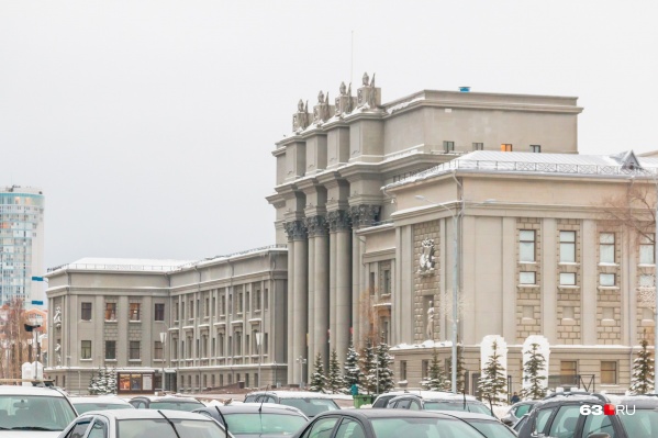 Движение транспорта ограничат в районе площади Куйбышева Движение транспорта ограничат в районе площади Куйбышева