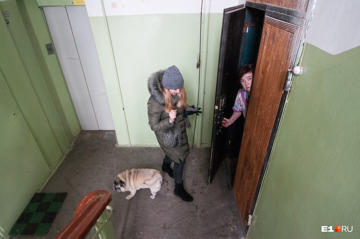 Хозяйка мопса рассказала, что живёт здесь уже 30 лет Хозяйка мопса рассказала, что живёт здесь уже 30 лет