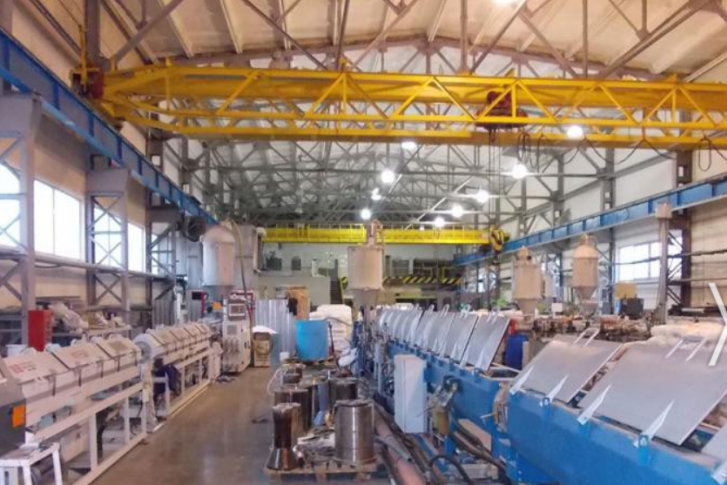 Производство на заводе деталей трубопроводов