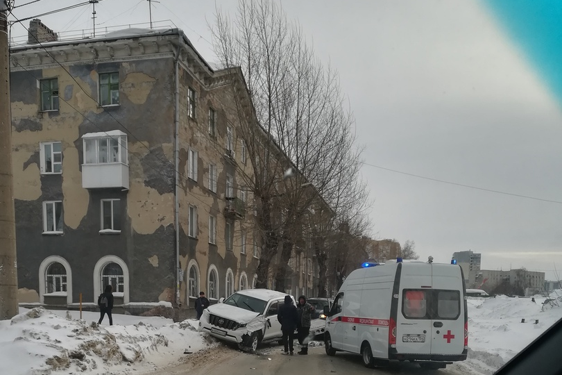 Женщине-водителю понадобилась помощь медиков Женщине-водителю понадобилась помощь медиков