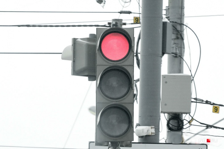 Полноценные светофоры установили на девяти перекрестках и улице Революции