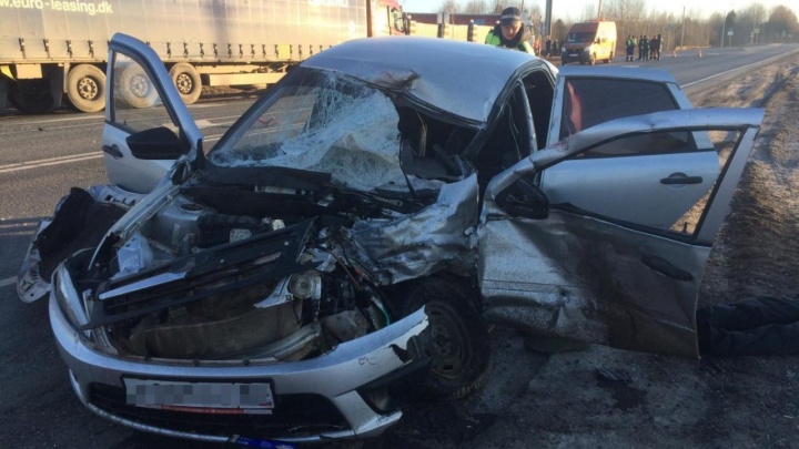 В Прикамье на федеральной трассе погиб водитель Lada Granta