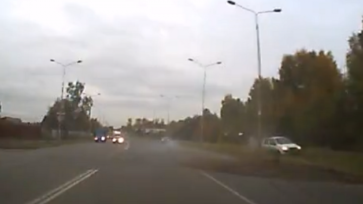 В Перми водитель иномарки пострадал в ДТП на улице Лянгасова. Видео