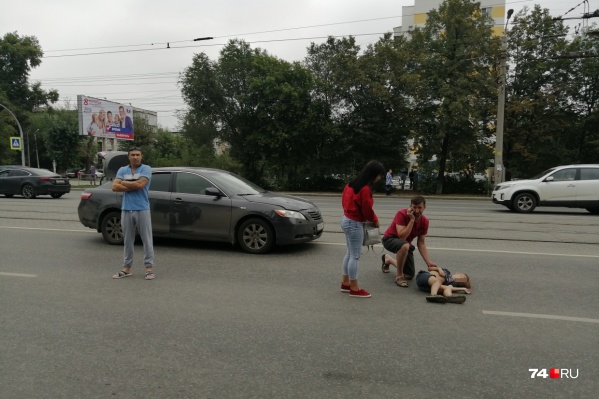 Авария произошла на улице Кирова — на участке между Калинина и Братьев Кашириных Авария произошла на улице Кирова — на участке между Калинина и Братьев Кашириных