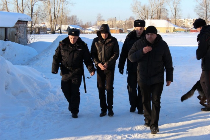 Мужчины напали на завод пьяными Мужчины напали на завод пьяными