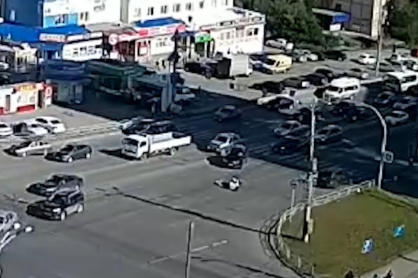 Водитель иномарки не заметил мотоциклиста Водитель иномарки не заметил мотоциклиста