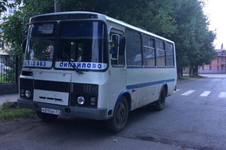 Повторно водителю сесть за руль не дали, автобус эвакуировали на специализированную стоянку Повторно водителю сесть за руль не дали, автобус эвакуировали на специализированную стоянку